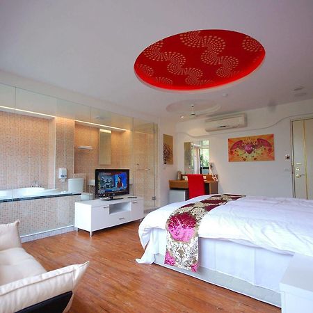 Full House Bed And Breakfast Nantou Ngoại thất bức ảnh