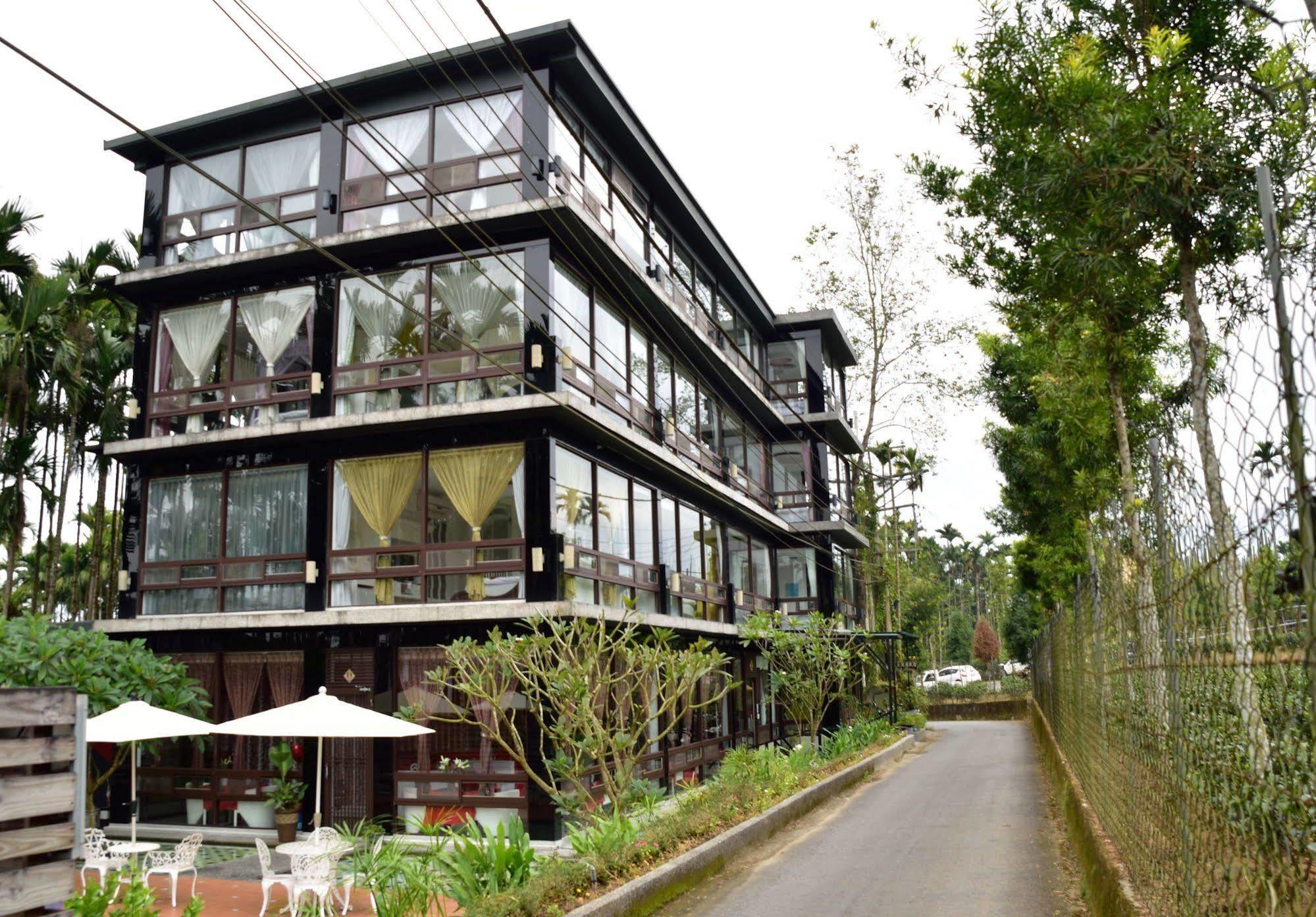 Full House Bed And Breakfast Nantou Ngoại thất bức ảnh